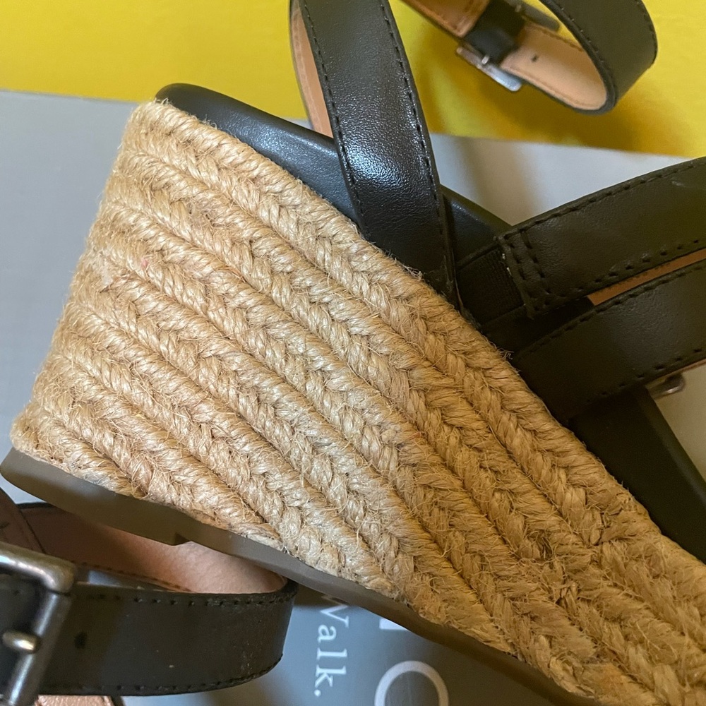 Vionic Black Wedges - Picture 6 of 8